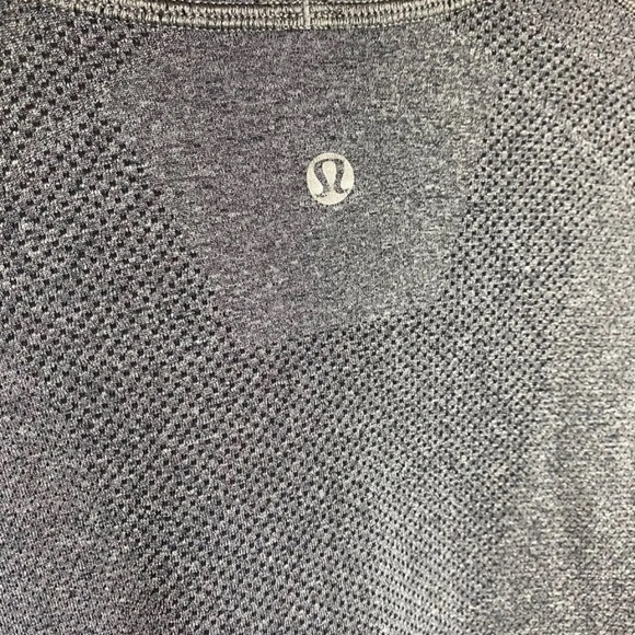 ❌SOLD❌Men’s Large Grey Active Lululemon Shirt - Picture 8 of 14